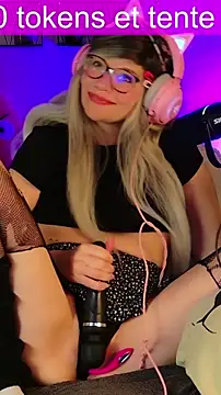 Kittychatte online show from April 28, 12:42 pm