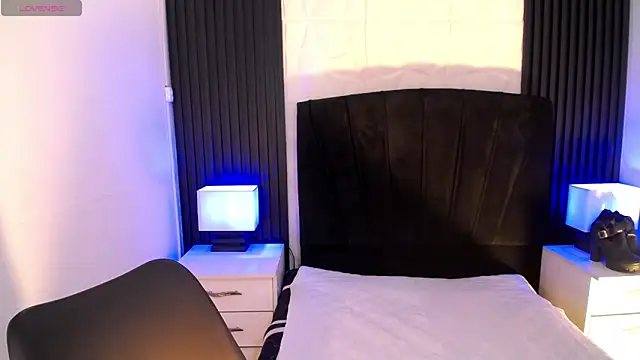 alicia moom online show from February 9, 7:49 pm