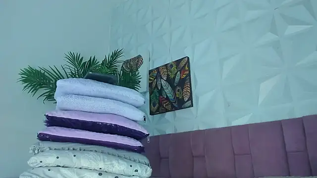 Hellen Sky online show from February 5, 7:28 pm