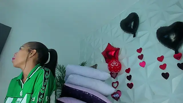 Hellen Sky online show from March 4, 7:31 pm