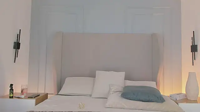 chloe d online show from April 18, 12:18 pm