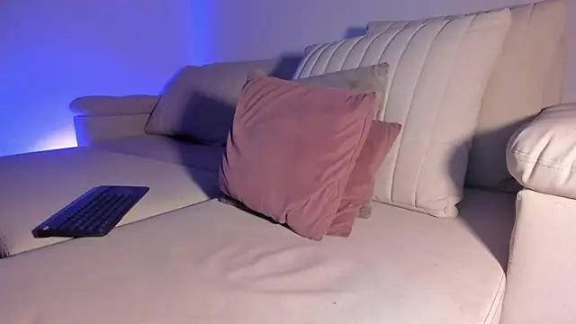 HannahDavis  online show from July 20, 10:39 am