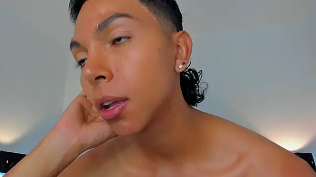 xhenisa  online show from April 29, 4:53 pm