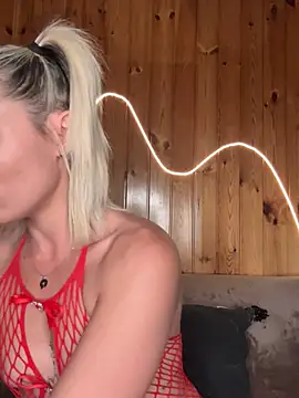 petrouchkaaa  online show from April 7, 7:27 pm