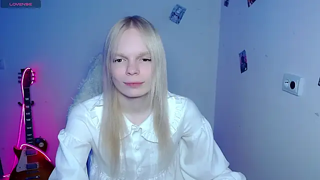 Emily Nyaffee online show from February 13, 2:35 am