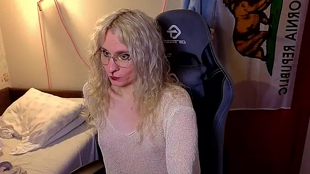 Lori Myaf online show from March 26, 5:15 pm