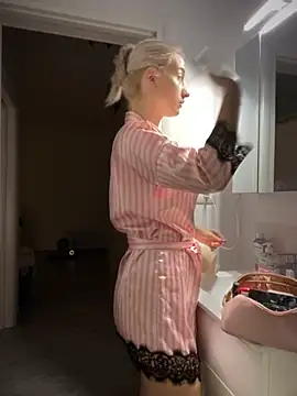 Ella Charm online show from October 31, 4:55 pm