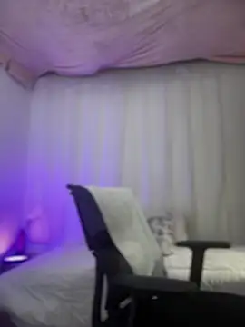 lilian prada online show from March 6, 8:04 pm