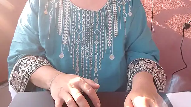 alejandraxxz online show from August 6, 5:47 am