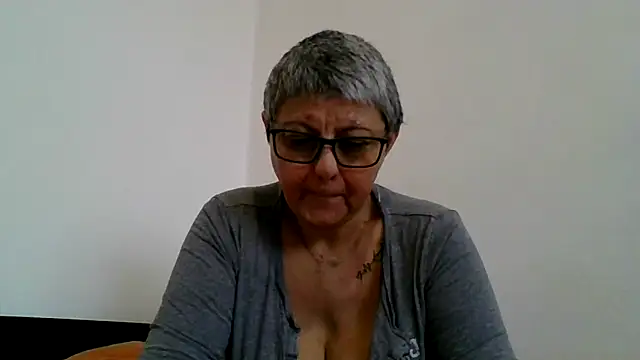 roseblak42 online show from January 7, 9:23 am