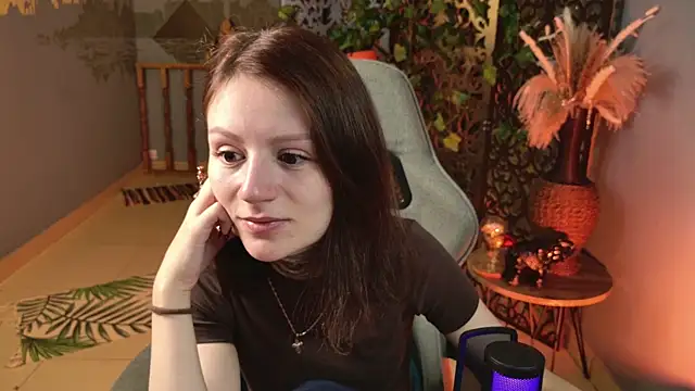 VeliraBraitberg online show from August 5, 10:54 am