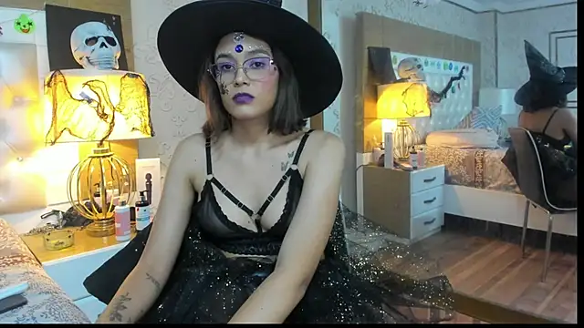 TaraaHot online show from October 31, 3:30 am