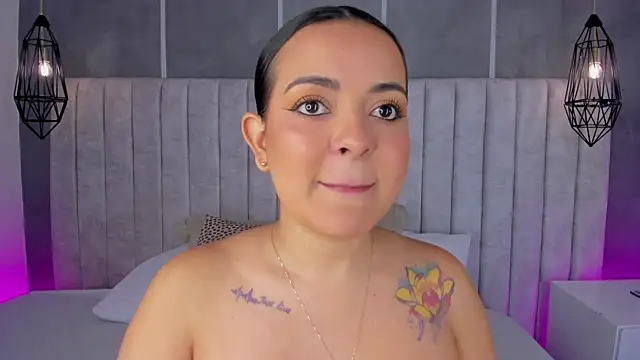 lea gray online show from April 21, 6:59 pm