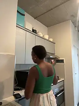 slimcateee online show from April 13, 10:16 am