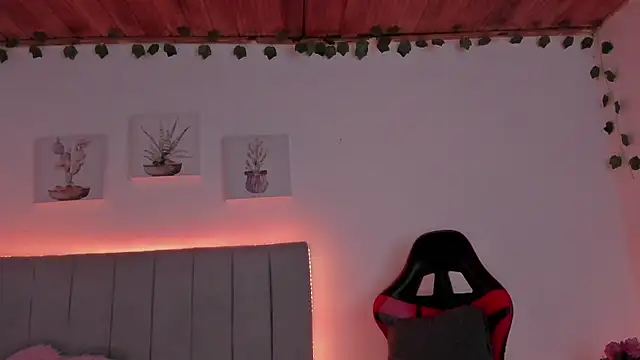  janiis online show from January 7, 10:46 pm