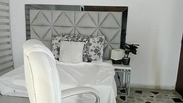 nina pons online show from October 31, 11:42 pm