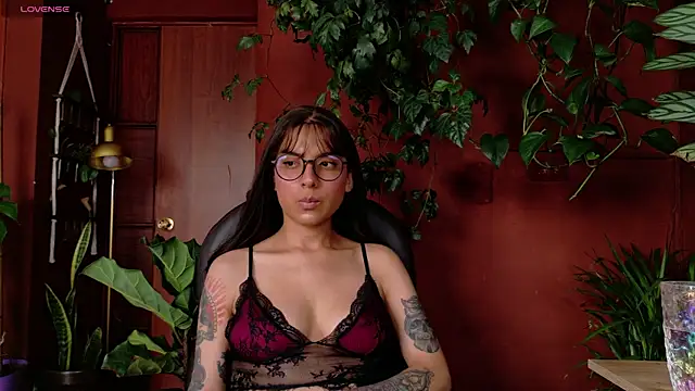 Yeriawaddell  online show from May 16, 9:36 pm