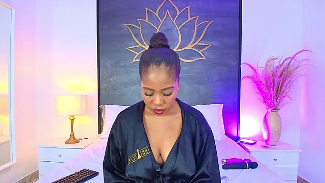 AlisonTravis online show from April 11, 7:28 pm