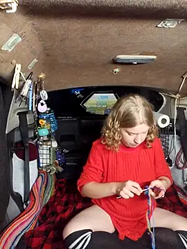 Snapshot of Evalain_shadow chatting on October 13, 2:25 am Evalain shadow online show from October 13, 2:25 am