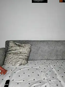 bebygirl143s online show from December 14, 8:58 pm