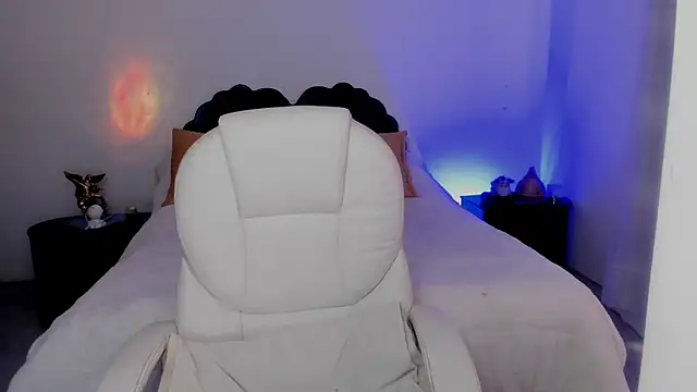 emilydolshe2 online show from November 19, 3:34 pm