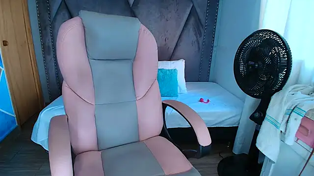 MeganMilF2 online show from September 10, 1:44 pm