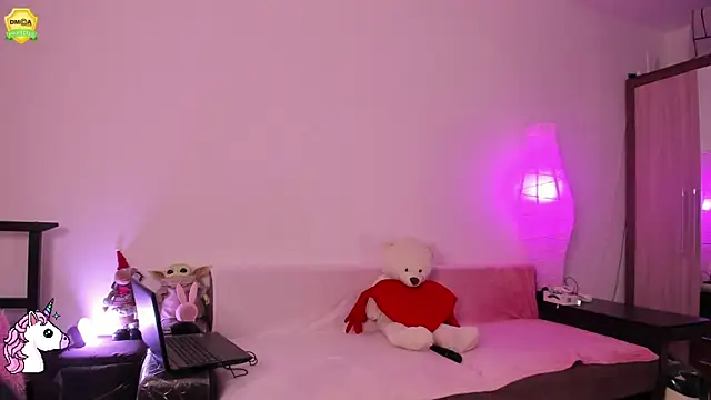 EvaUniporn online show from June 24, 5:12 pm