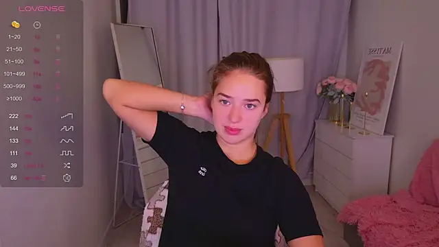 LovelyJessie online show from May 12, 1:40 pm