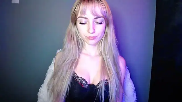 LuciaYoung online show from December 21, 7:40 pm