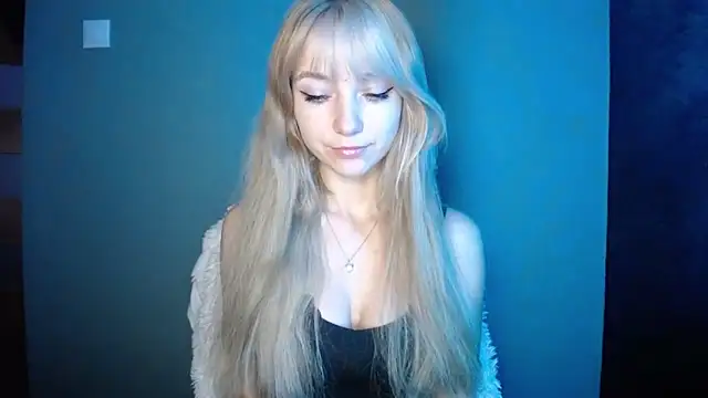 LuciaYoung online show from October 4, 5:46 am