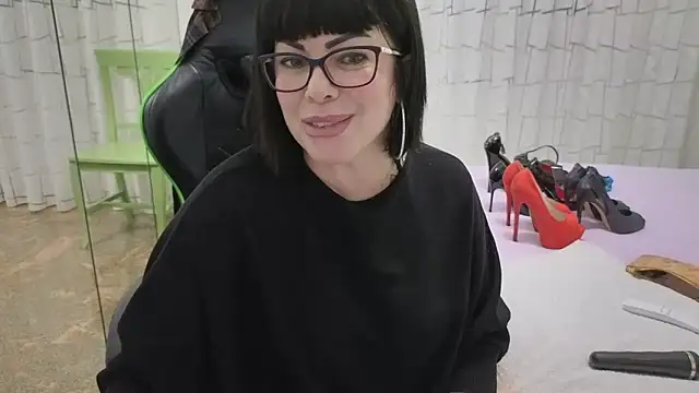   Nina online show from December 19, 2:53 pm