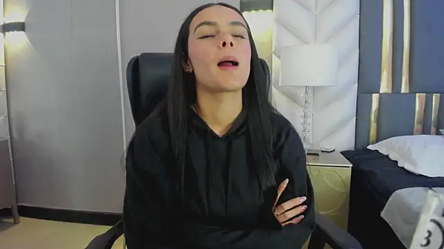 ChloeHarper  online show from March 20, 4:45 pm