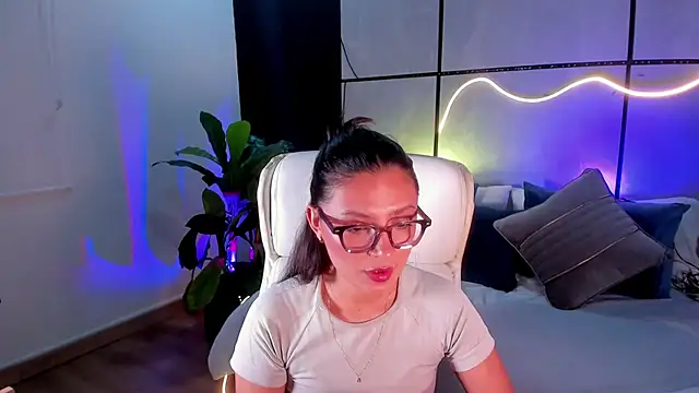 Gia Mazzon online show from November 11, 5:21 pm