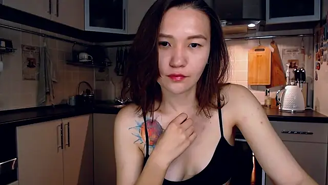 Kelly Yon online show from September 15, 9:00 pm