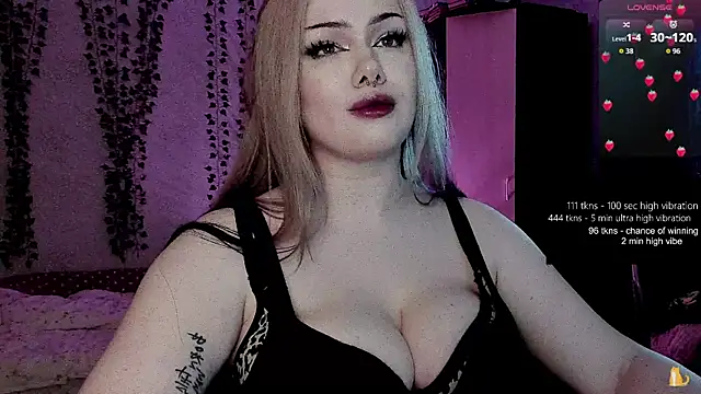 strawberry elfcat online show from June 18, 9:25 am