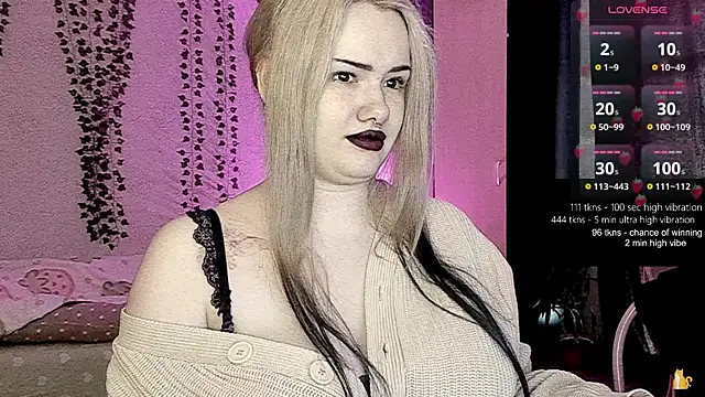 strawberry elfcat online show from July 3, 8:09 am