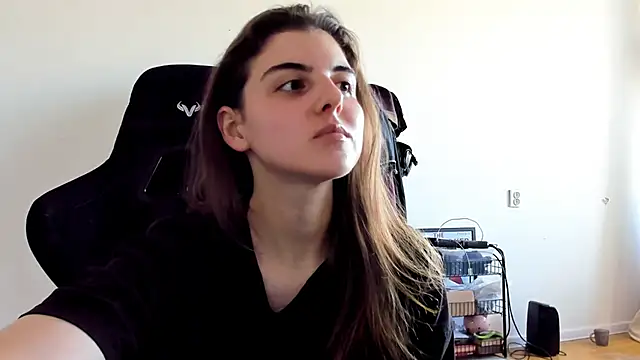 emmamurrr online show from October 7, 11:25 am