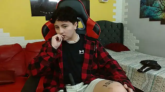 isabeautyx19 online show from December 2, 2:57 am