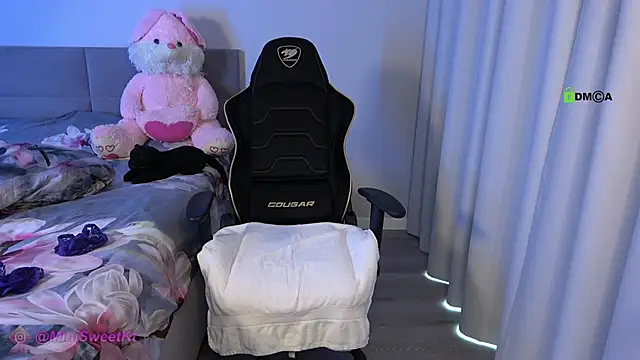 MiniSweetKt online show from October 2, 5:34 am