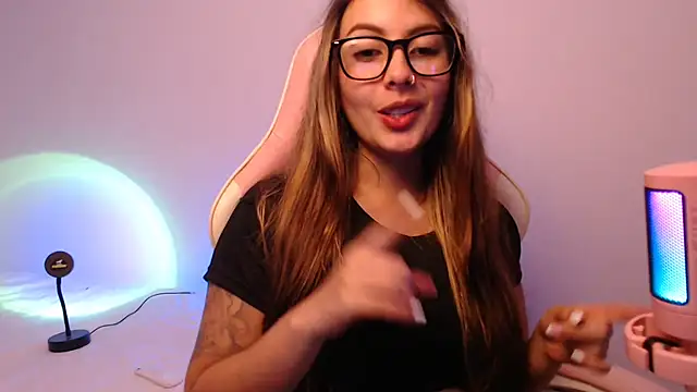 Snapshot of lalawhitte chatting on September 19, 10:42 pm lalawhitte online show from September 19, 10:42 pm