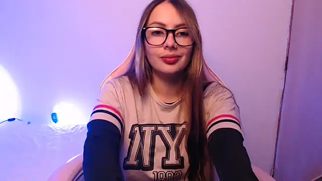 Snapshot of lalawhitte chatting on September 17, 10:19 pm lalawhitte online show from September 17, 10:19 pm