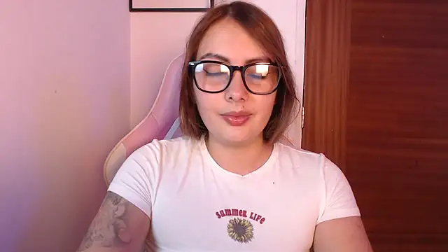 lalawhitte online show from April 10, 8:59 pm