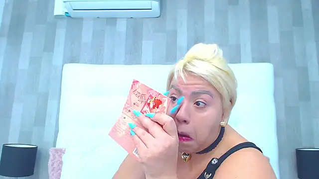 LeahMillerr online show from February 28, 12:04 pm