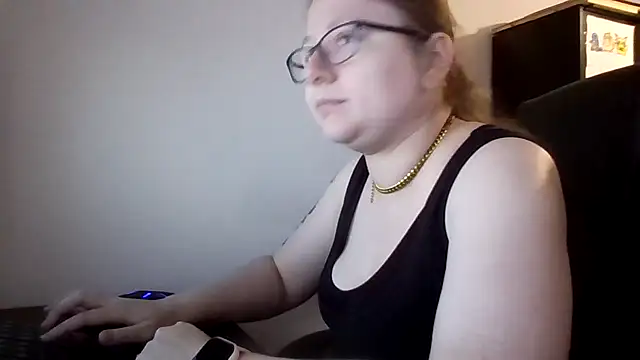 Kiarassecrets online show from April 17, 9:44 am