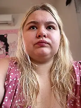Freakcute  online show from June 9, 3:44 pm