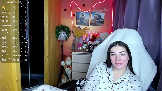 Fiery Brunette  online show from December 22, 1:58 pm