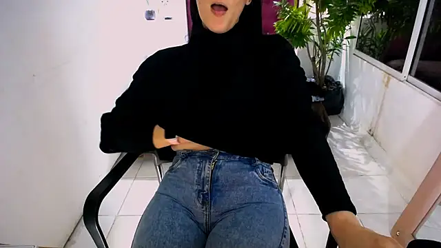 BitterMomXxx online show from September 25, 12:48 pm