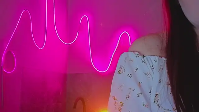 YasmineWest online show from November 19, 5:46 pm