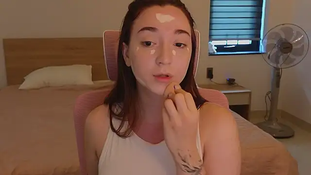 YasmineWest online show from March 18, 12:15 am