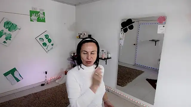 Latin Lola online show from March 7, 8:16 pm